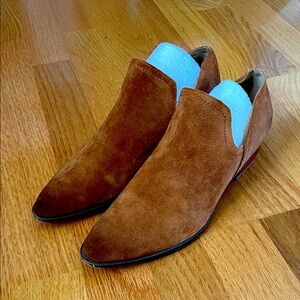 Naturalizer suede booties 9
